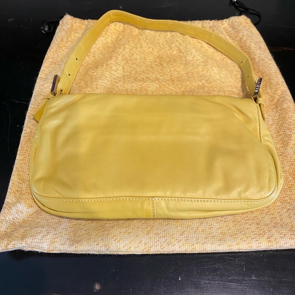 FENDI BAGUETTE NWT VINTAGE YELLOW LEATHER FENDI SERIAL NUMBER SILVER PACKET - Picture 6 of 16